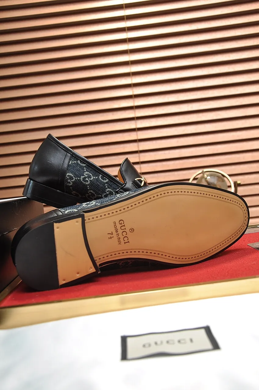 Men's shoes💰500💶Italy's top luxury men's shoe giant (GUCCI) (Gucci) (full cowhide lining) new arrival🍃Original European style🔰 Pleasant to the eye😍In order to make the shoes more durable and non-deformable🌀The production continues to follow traditional methods but there is still no lack of innovation💪Choose original sheepskin for the leather♻️ Smooth and natural And extra bright ⭐Made of imported cowhide, the first choice of rich people 38-45 (45 customized)